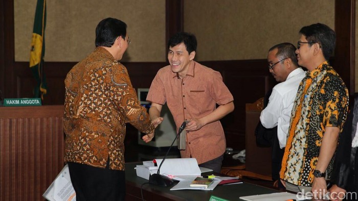 Sidang Diskors, Ahok Salaman dengan Ariesman