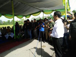 Kunjungan Kerja ke Sumut, Mentan Tinjau Panen Padi di Deli Serdang