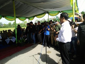 Kunjungan Kerja ke Sumut, Mentan Tinjau Panen Padi di Deli Serdang