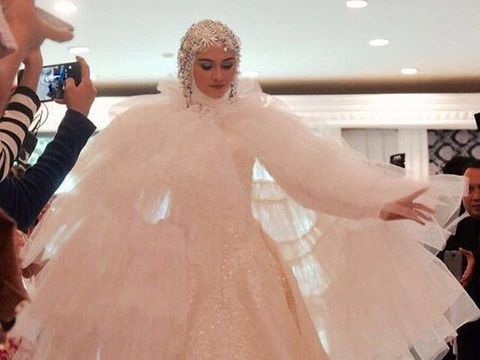 Pertamakalinya Ivan Gunawan Rilis Gaun Pengantin untuk 