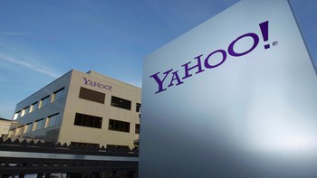 Siapa yang tidak kenal Yahoo? Dulu, layanan email sampai Yahoo Messenger begitu populer. Sekarang, Yahoo telah dalam proses penjualan ke operator telekomunikasi Verizon dan tidak begitu tenar lagi. Layanannya banyak ditinggalkan orang. Foto: Reuters/Denis Balibouse