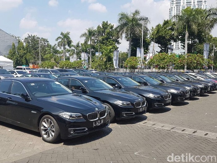 BMW Seri 5 Generasi Terbaru Dibekali Fitur Semi-otonom