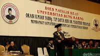 Mantan Perdana Menteri Malaysia Mahathir Mohamad memberikan pidato ilmiah di Jakarta, Senin (25/7/2016).