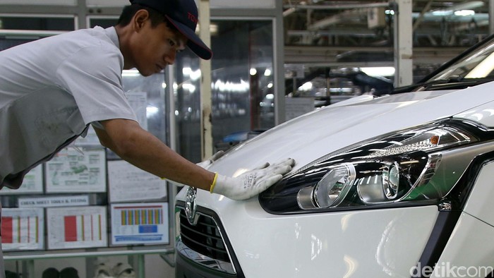 Pabrik milik PT Toyota Motor Manufacturing Indonesia (TMMIN) di Karawang resmi melahirkan mobil Sienta. Toyota menargetkan produksi 4.000 unit/bulan.