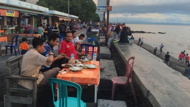 seafood di pantai ampenan