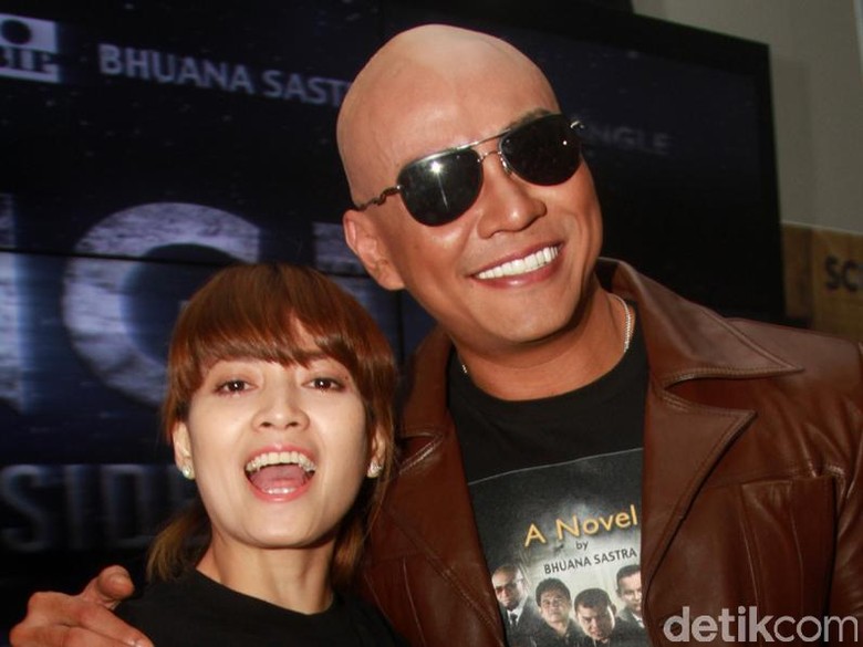 Jadi, Beneran Bubar Nih Deddy Corbuzier & Chika Jessica? Jadi, Beneran Bubar Nih Deddy Corbuzier & Chika Jessica?