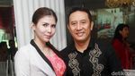 Sonny Tulung Gandeng Kekasih