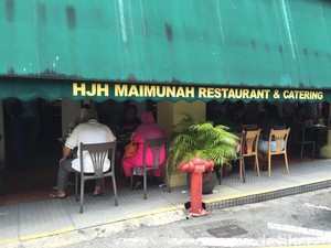 Hjh. Maimunah: Sedapnya Tahu Telur dan Paru Balado di Resto Halal Peraih Bib Gourmand
