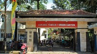 Terletak sekitar 31 km arah Selatan dari Pangandaran atau tepatnya di Desa Kertayasa, Kecamatan Cijulang, terdapat objek wisata Green Canyon. Oleh warga lokal, disebut juga dengan Cukang Taneuh (Randy/detikTravel)