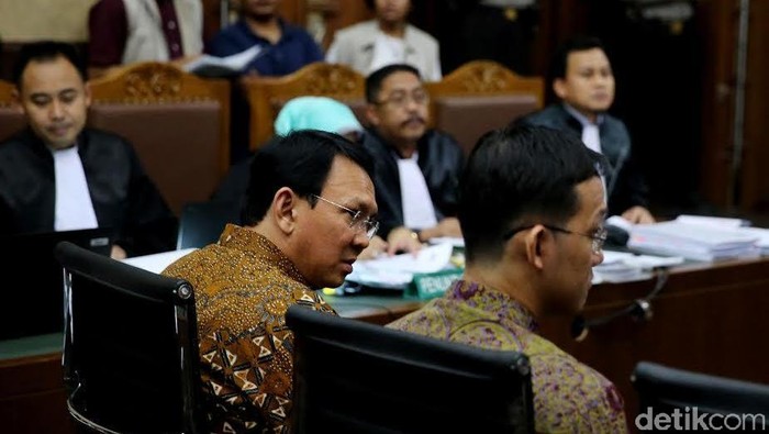 Hakim Cecar Ahok Soal Pengangkatan Sunny Sebagai Staf Ahli