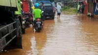 Jalanan terendam banjir. Istimewa/Ahmad Ziaul Fitrahudin.