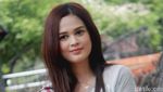Tampil Santai, Cut Meyriska Tetap Manis