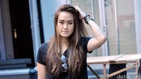 Vanesha menambahkan, dirinya tidak mau memikirkan perkataan orang tentang dirinya dan Sheila. Pool/Noel/detikFoto.
