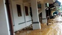 Banjir menyisakan lumpur. Istimewa/Ahmad Ziaul Fitrahudin.