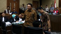 Gubernur DKI Jakarta Basuki Tjahaja Purnama dan staf ahlinya Sunny Tanuwidjaja bersaksi dalam sidang kasus suap pembahasan Raperda Reklamasi. 