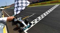 Ini membuat pebalap asal Inggris tersebut meraih tiga kemenangan beruntun. Sebelumnya, Hamilton sukses menjadi juara di GP Austria dan GP Inggris. REUTERS/Andrej Isakovic.