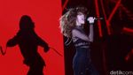Aksi si Seksi Selena Gomez di Revival Tour Indonesia