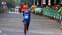Pelari nasional, Agus Prayogo, sudah berhasil memenangi nomor nasional ajang Milo Jakarta International 10K 2016. Istimewa/ImageDynamics