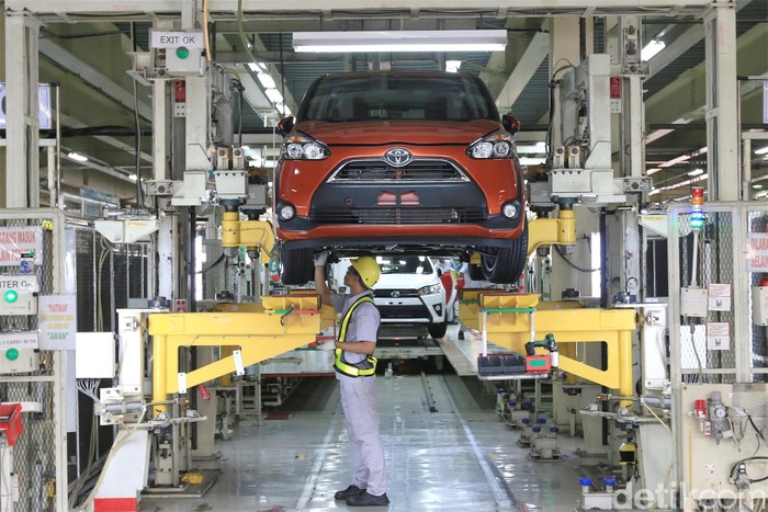 PT. Toyota Motor Manufacturing Indonesia (TMMIN) hari ini resmi melahirkan produk terbaru the All New Sienta dari pabrik Karawang 2.