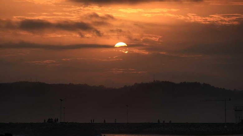 Sunrise Cantik Bukti Pangandaran Tidak Hilang Pesona