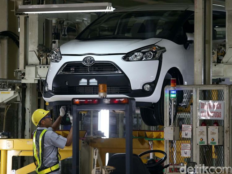 Melihat Produksi Toyota Sienta