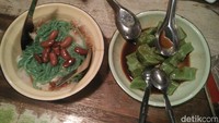 Puas dengan hidangan utama, jangan lupa cicipi juga aneka hidangan penutup yang manis untuk mencuci mulut. Ada es cendol serta Tee Yaa Kuih yang bercitarasa manis dengan siraman gula merah (Wahyu/detikTravel)