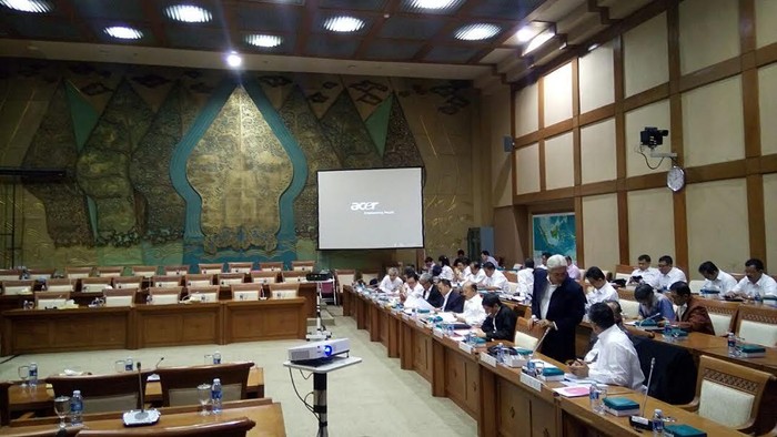 Molor 1,5 Jam, Rapat Komisi VII dan Menteri ESDM Akhirnya Dimulai