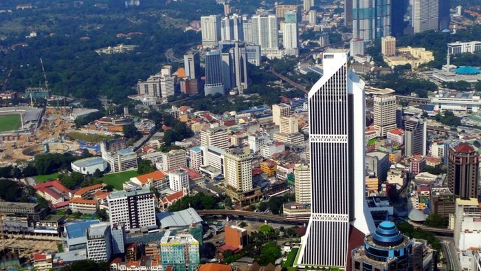 Uji Adrenalin, Naik ke Puncak Menara Komunikasi Tertinggi di Malaysia