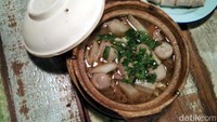 Traveler bisa mencoba aneka hidangan sop maupun keoy taow yang nikmat. detikTravel merekomendasikan sop daging dengan sayuran dan bakso ini untuk dicoba, rasanya benar-benar sedap (Wahyu/detikTravel)