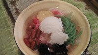 Tak ketinggalan Es Kacang Merah yang menyegarkan ini, dijamin wisata kuliner traveler di Central Market Kuala Lumpur akan makin lengkap (Wahyu/detikTravel)