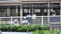 Petugas melakukan pemeriksan di lokasi kejadian. andatory credit Kyodo/via REUTERS.