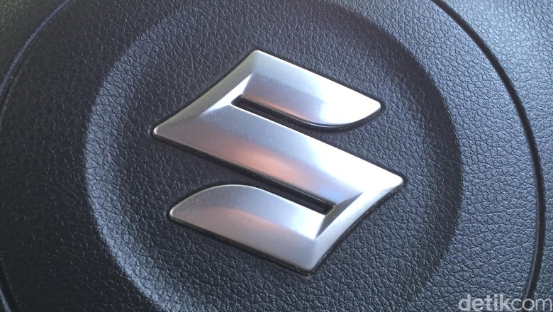 Logo Suzuki (Foto: Dadan Kuswaraharja) Logo Suzuki (Foto: Dadan Kuswaraharja)