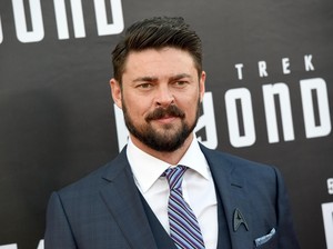 Dari Star Trek, Karl Urban Cukur Rambut untuk Thor: Ragnarok