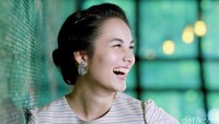 Sesi foto bersama bintang film 3 Srikandi itu cukup seru karena sifat humorisnya. (Wadrobe by SEBASTIANred Lokasi pemotretan di Wilshire, Senopati, Jakarta Selatan)