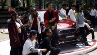 New Mirage hadir dengan tiga pilar utama yaitu Sporty & Stylish dengan desain bumper, grill, dan pelek alloy terbaru, Easy & Comfortable dengan beragam pengembangan pada sisi interior, serta Eco-driving dan Safety dengan kombinasi transmisi CVT, efisiensi bahan bakar, dan fitur-fitur keamanan terbaik di kelasnya.
