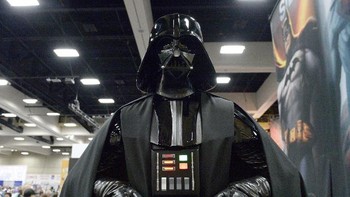 Cosplay karakter Darth Vader dari film Star Wars. Foto: GettyImages