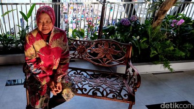 Risma Resmikan Taman Gantung di Tunjungan