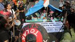 Band Marjinal Ramaikan Demo Petani di Depan Istana