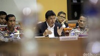 Rapat tersebut untuk diminta menjelaskan Bareskrim dan para Kapolda mengenai sejumlah kasus baik di pusat maupun di daerah yang belum diselesaikan.