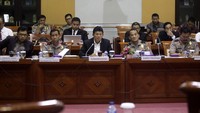 Sejumlah masalah yang dibahas mulai dari Kasus Pasar Turi di Surabaya, laporan Komnas HAM adanya sekitar 43 ribu lebih kasus di Polri yang tidak sampai ke penuntut umum, kasus narkoba, perdagangan manusia yang ditangani Polda Maluku, dan lainnya.
