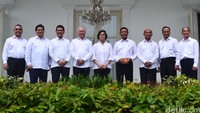 12 menteri ditambah satu Kepala BPKM yang dilantik Presiden Jokowi yakni Menko Kemaritiman Luhut Binsar Pandjaitan, Menteri PPN/Kepala Bappenas Bambang Brodjonegoro, Menteri Agraria dan Tata Ruang/Kepala BPN Sofyan Djalil, Kepala BKPM Thomas Trikasih Lembong, Menko Polhukam Wiranto (Hanura), Menteri Keuangan Sri Mulyani Indrawati, Menteri Desa dan PDTT Eko Putro Sandjojo, Menteri Perhubungan Budi Karya Sumadi, Menteri Pendidikan dan Kebudayaan Muhadjir Effendy, Menteri Perdagangan Enggartiasto Lukita, Menteri Perindustrian Airlangga Hartarto (Golkar), Menteri ESDM Arcandra Tahar, Menteri PAN RB Asman Abnur (PAN). Foto: Muhammad Iqbal