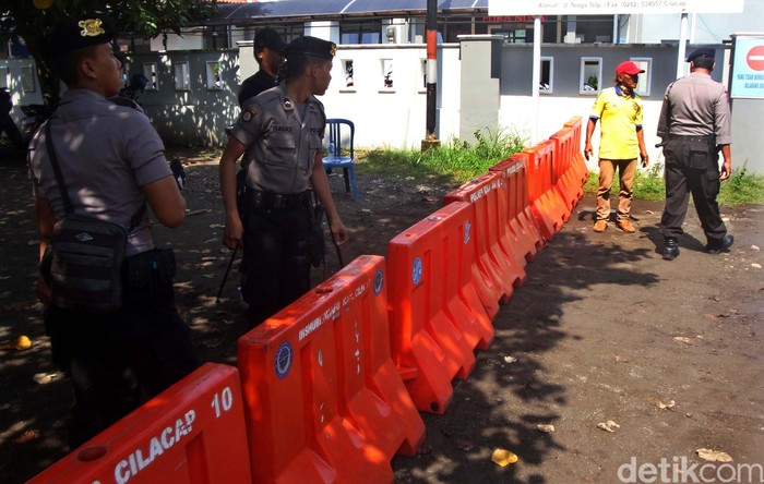 Keluarga Terpidana dan Pengacara Freddy Budiman Menyeberang ke Nusakambangan