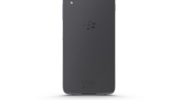 Di bagian kamera, DTEK50 dibekali kamera utama 13 megapixel dan kamera depan 8 megapixel.  Foto: Blackberry