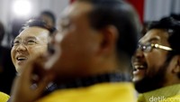 Halal bihalal ini juga dihadiri elite parpol pendukung Ahok seperti Koordinator Bidang Polhukam DPP Partai Golkar Yorrys Raweyai dan Ketua Partai Hanura DKI Mohamad Sangaji.