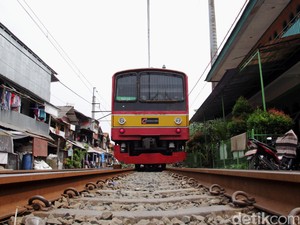Pohon Tumbang Dievakuasi, KRL di Karet dan Ancol Kembali Normal