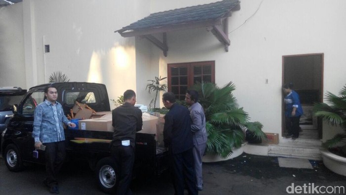 Barang-barang Luhut Dikemasi dari Kantor Kemenko Polhukam