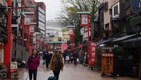 Foto: Kabarnya, Nakamise ini merupakan salah satu tempat belanja tertua di Jepang. Tak mengherankan kalau bangunannya banyak yang bergaya tradisional Jepang (Kurnia/detikTravel)