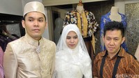 Mereka memilih Ferry Sunarto sebagai pembuat gaun pernikahan mereka. Pool/Noel/detikFoto.