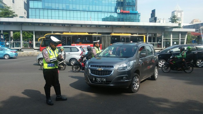 208 Pengendara Kena Tegur di Hari Pertama Uji Coba Ganjil Genap