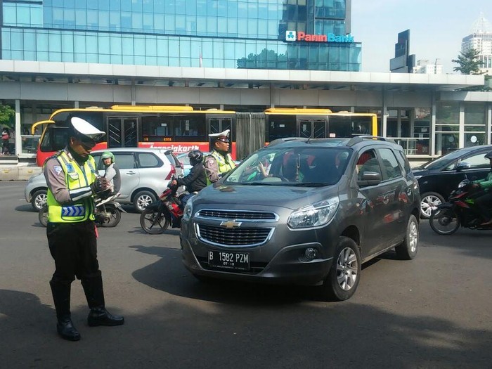 208 Pengendara Kena Tegur di Hari Pertama Uji Coba Ganjil Genap